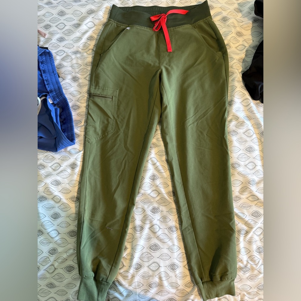 Figs joggers dark olive